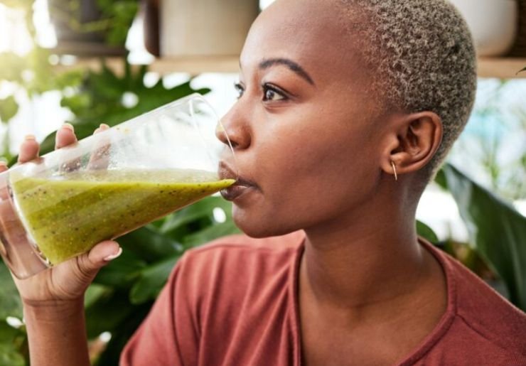 A lady who knows How to Use Moringa Powder